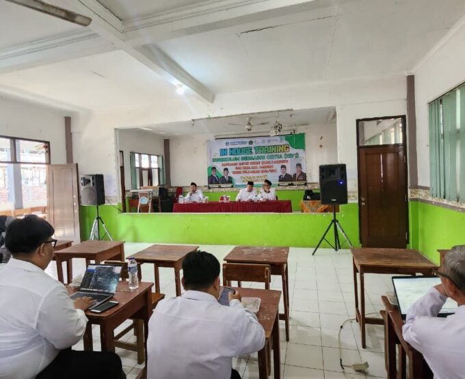 Ketika Pendidikan Dimulai dari Cinta: MAN 1 Kabupaten Bandung Perkuat Kompetensi Guru melalui IHT KBC