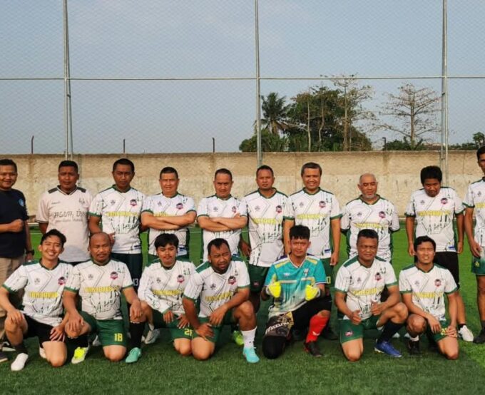 Guru Sehat, Silaturahmi Erat: MAN 1 Kabupaten Bandung dan SMK BII Ibun Bangun Kebersamaan Lewat Sepak Bola