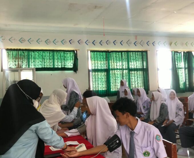 Dukung Pemantauan Kesehatan Peserta Didik, MAN 1 Bandung Gelar Pemeriksaan Kesehatan Murid Kelas X